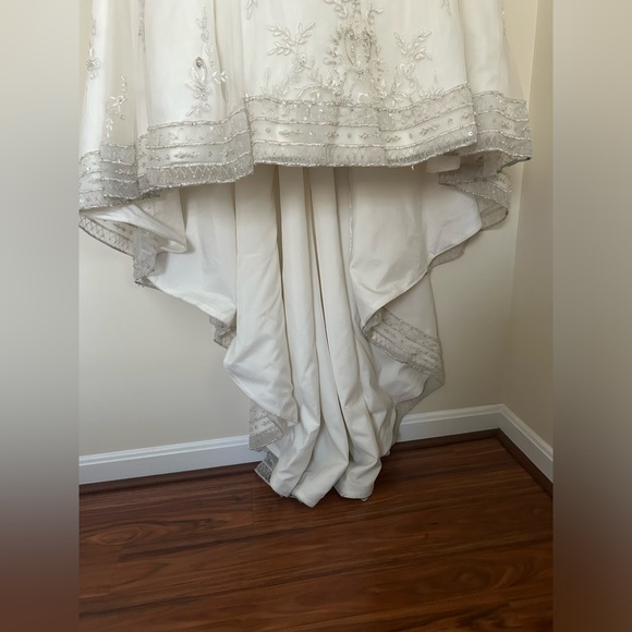 Mori Lee Beaded Wedding Gown Size 12 Sweetheart A-Line Cathedral Train bustle - Picture 4 of 16